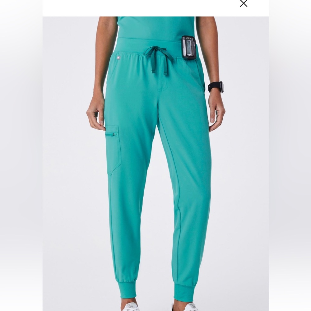Women’s figs Zamora joggers in oasis